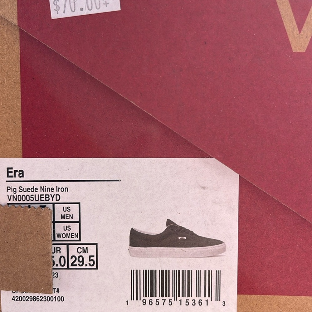 Vans WMNS Era Pig Suede Nine Iron
VN0005UEBYD
Sneakers - Picture 16 of 16